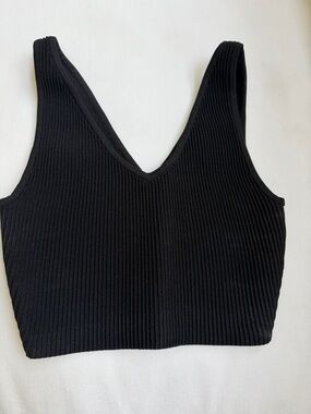 Babaton Black Ribbed V-Neck Crop Top